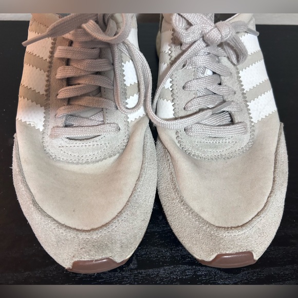 Used Men’s Adidas shoes - cream/ grey- size 7 - Picture 2 of 12